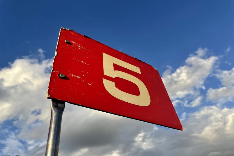 5の看板