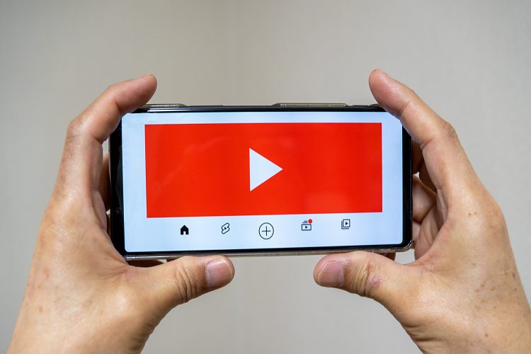 スマホで動画を見る